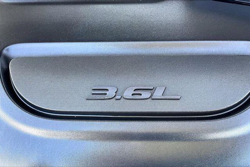 Used 2023 Chrysler Pacifica Touring LImage 32