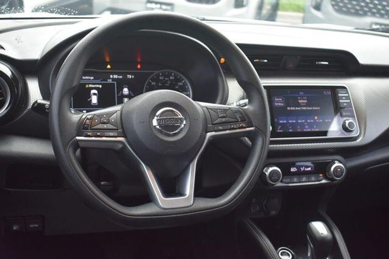 Used 2018 Nissan Kicks SVImage 18