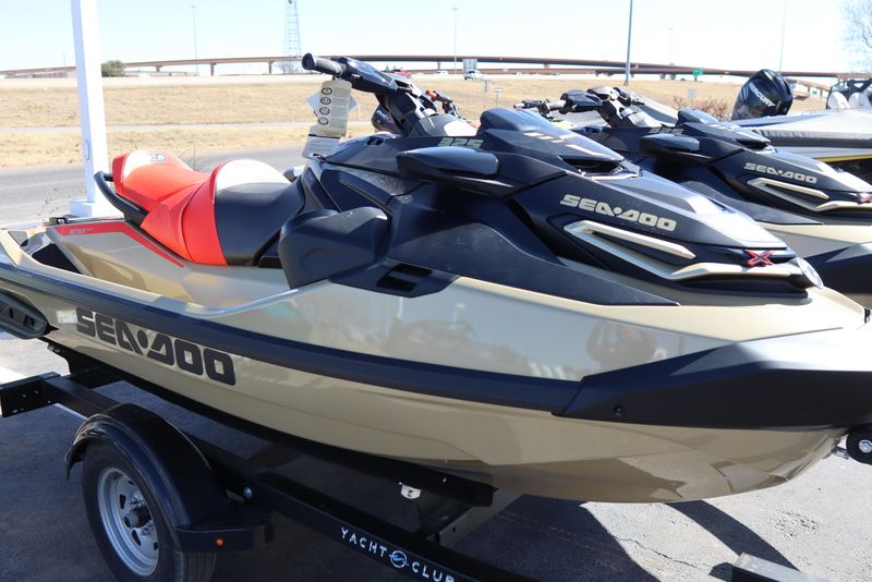 2025 SEADOO RXTX 325 WITH SOUND SYSTEM METALLIC TAN AND LAVA RED 
