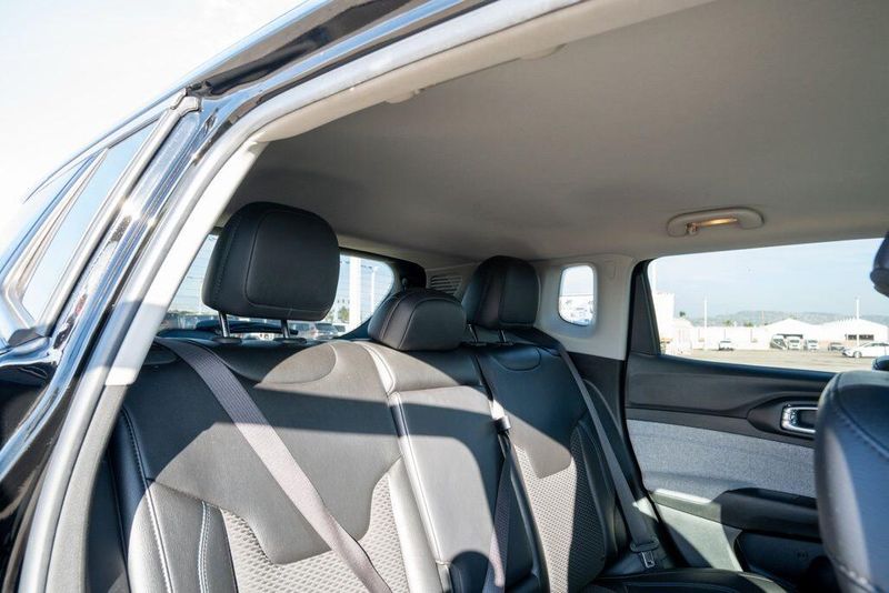 Used 2022 Jeep Compass LatitudeImage 17