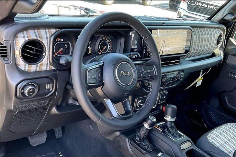 New 2026 Jeep Gladiator 85th Anniversary Edition 4x4Image 6