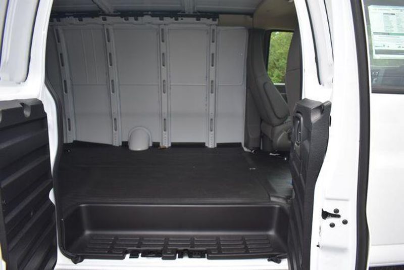 New 2025 Chevrolet Express 2500 Work VanImage 14