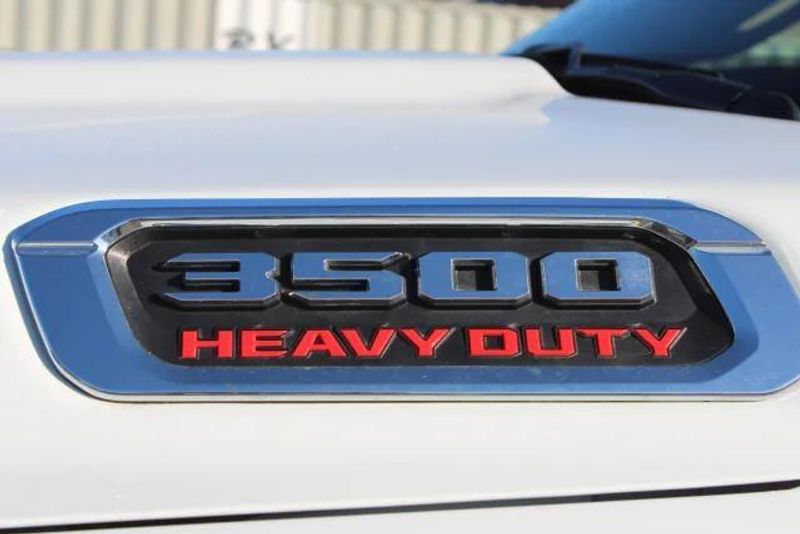 2023 RAM 3500 Chassis Cab Tradesman/SLTImage 11