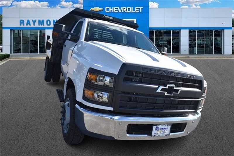 2024 Chevrolet Silverado 5500HD 1WTImage 9