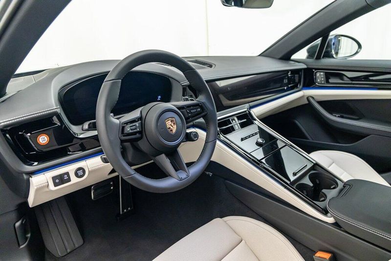 2025 Porsche Panamera 4Image 12