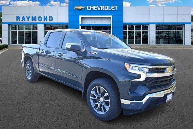 New 2025 Chevrolet Silverado 1500 LTImage 1