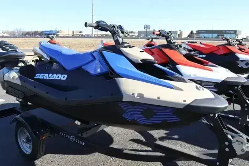 2025 SEADOO SPARK TRIXX FOR 3 SAND AND DAZZLING BLUE 