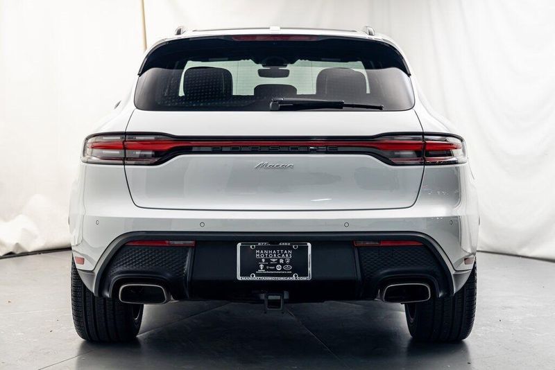 2024 Porsche Macan BaseImage 4