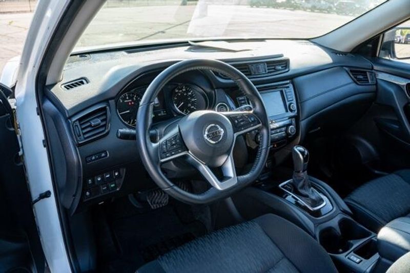 Used 2020 Nissan Rogue SVImage 10