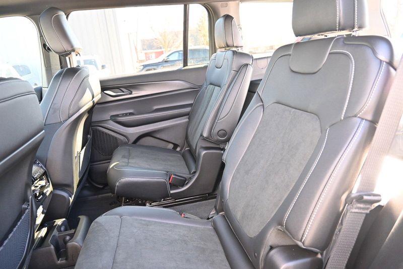 2025 Jeep Grand Cherokee L Altitude XImage 11