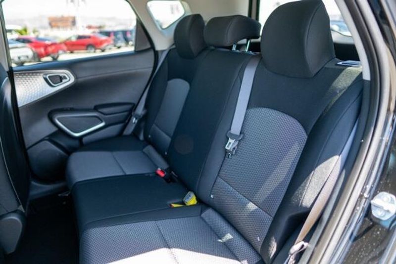 New 2025 Kia Soul LXImage 11