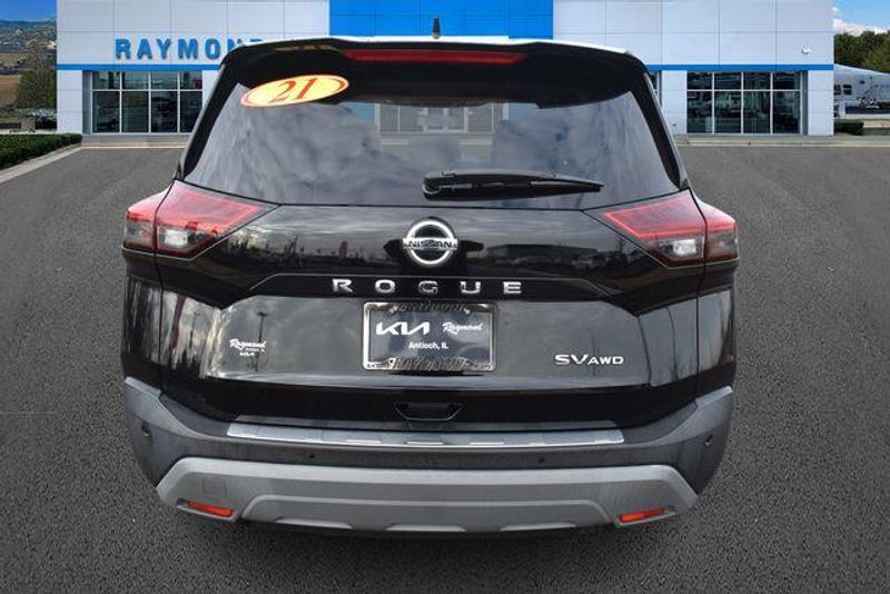 Used 2021 Nissan Rogue SVImage 4