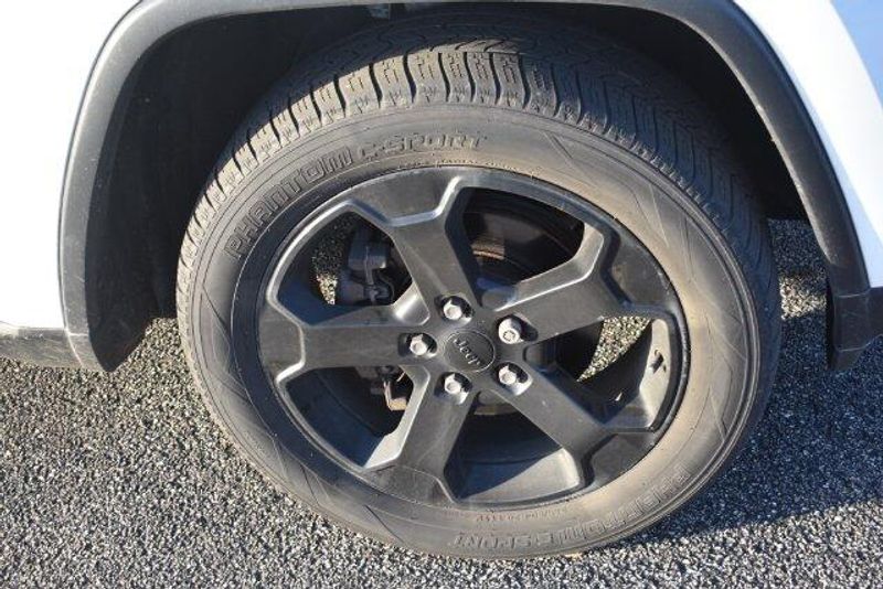 Used 2020 Jeep Grand Cherokee LaredoImage 11