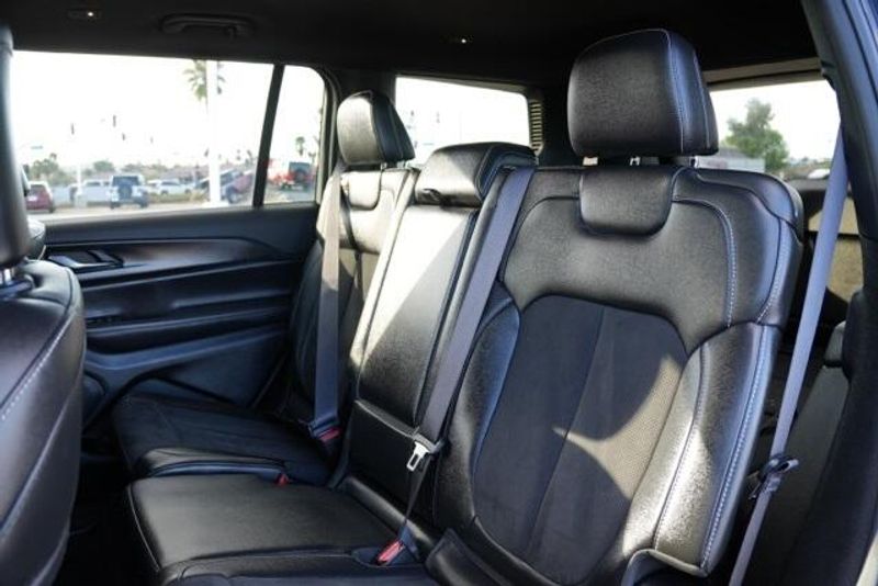 Used 2024 Jeep Grand Cherokee L AltitudeImage 14