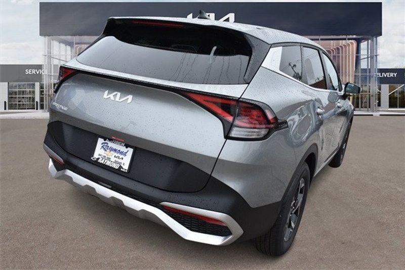 2024 Kia Sportage LXImage 3