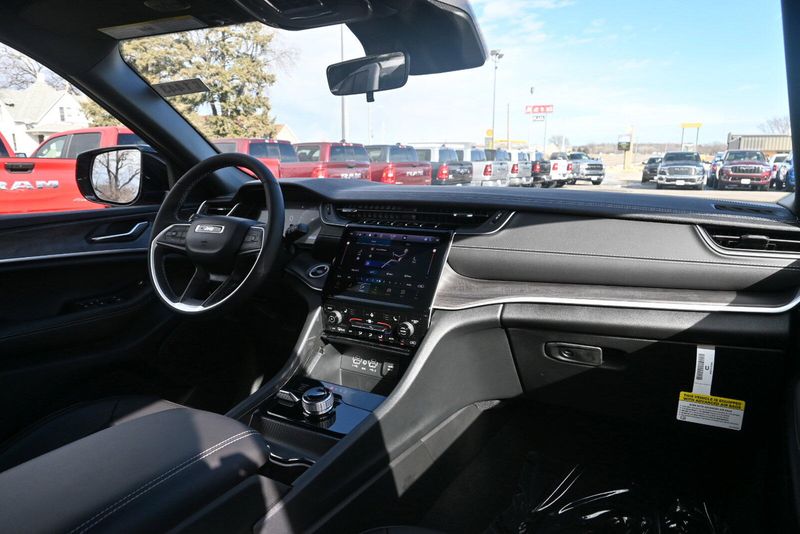 2025 Jeep Grand Cherokee L LimitedImage 17
