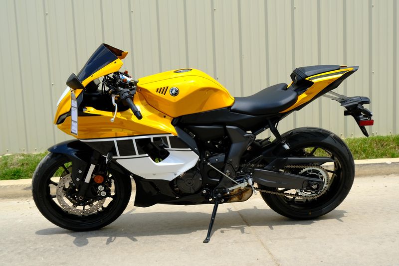 2025 YAMAHA YZFR7 MATTE RAVEN BLACK 