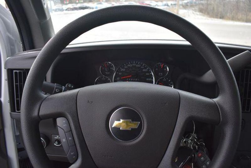 New 2025 Chevrolet Express 3500 Work VanImage 27