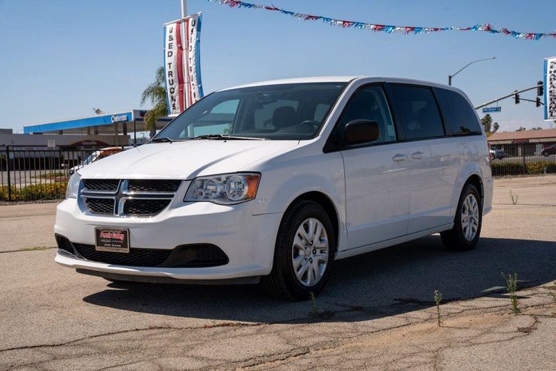Used 2018 Dodge Grand Caravan SEImage 3