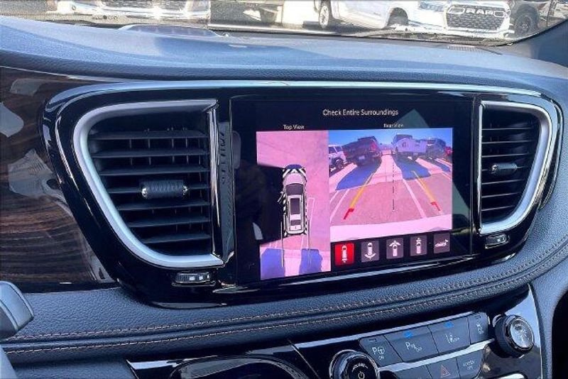 Used 2023 Chrysler Pacifica Hybrid PinnacleImage 21