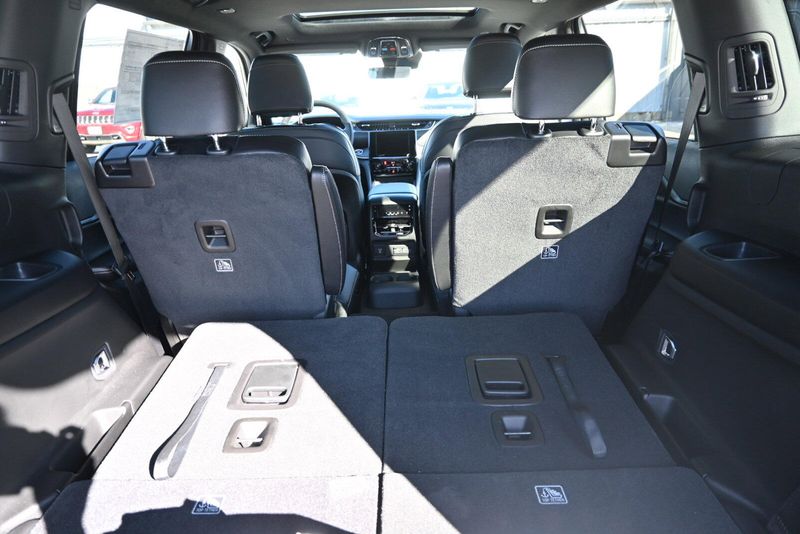 2025 Jeep Grand Cherokee L Altitude XImage 12