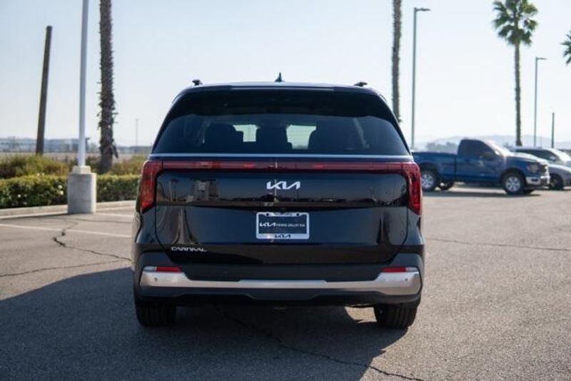 New 2026 Kia Carnival SXImage 6