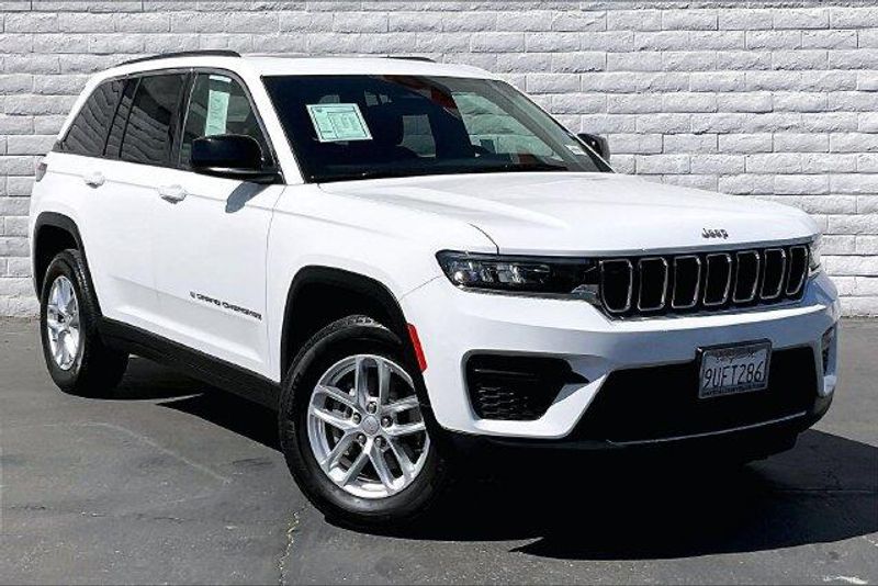 Used 2025 Jeep Grand Cherokee Laredo XImage 12