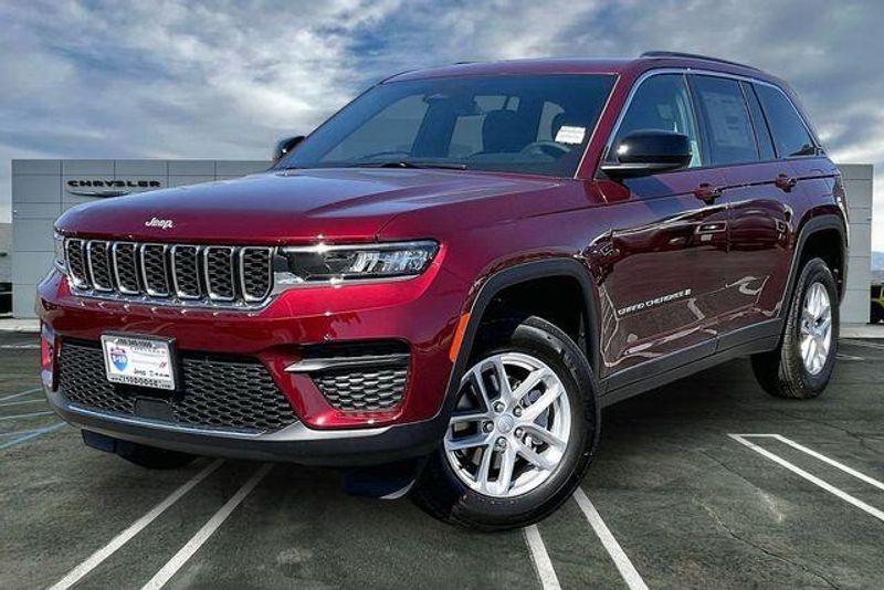 New 2026 Jeep Grand Cherokee Laredo X 4x4Image 1