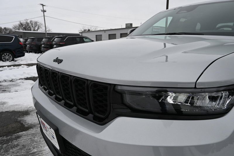 2025 Jeep Grand Cherokee Altitude XImage 5