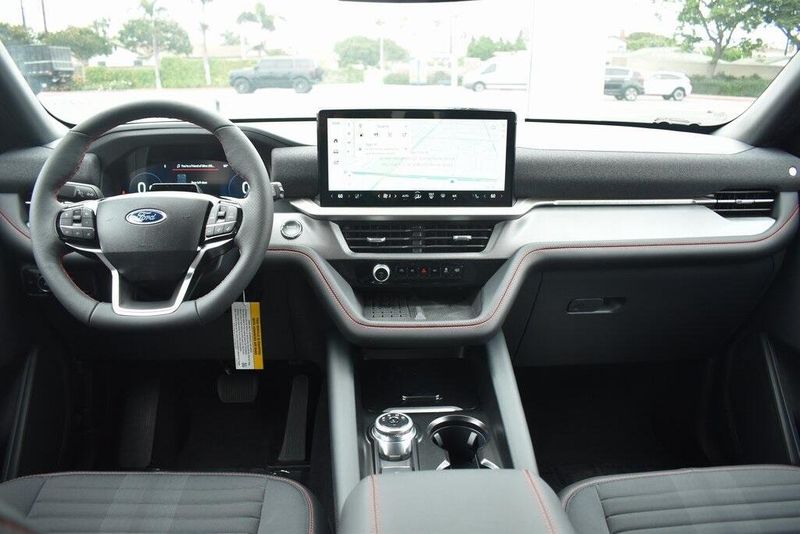 New 2025 Ford Explorer ST-LineImage 11