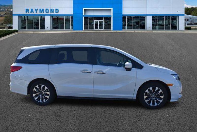 Used 2024 Honda Odyssey EX-LImage 2