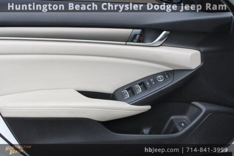 2018 Honda Accord LXImage 9