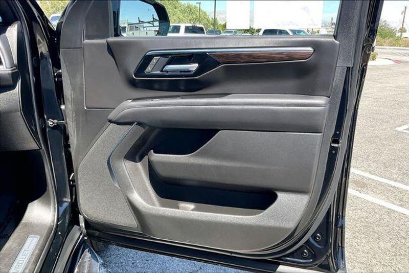 Used 2025 Chevrolet Tahoe LTImage 23