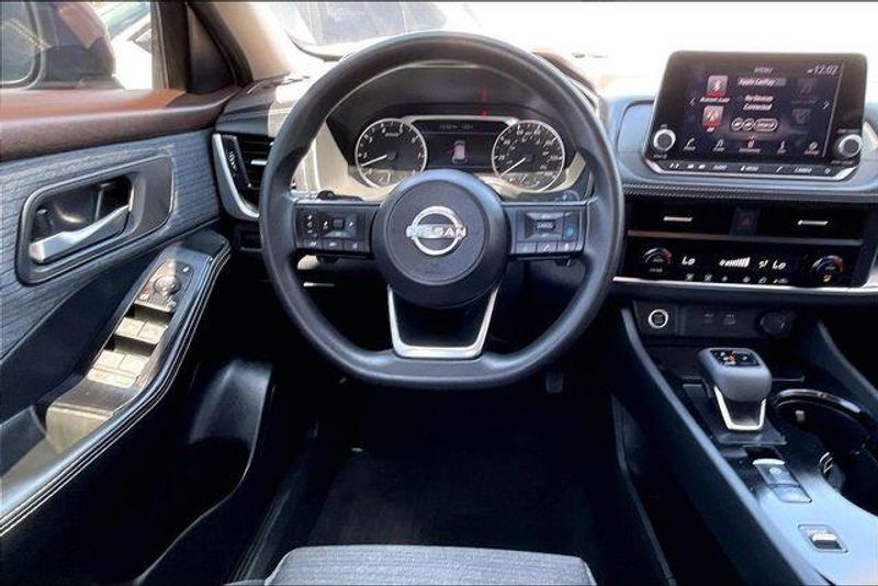 Used 2023 Nissan Rogue SVImage 4