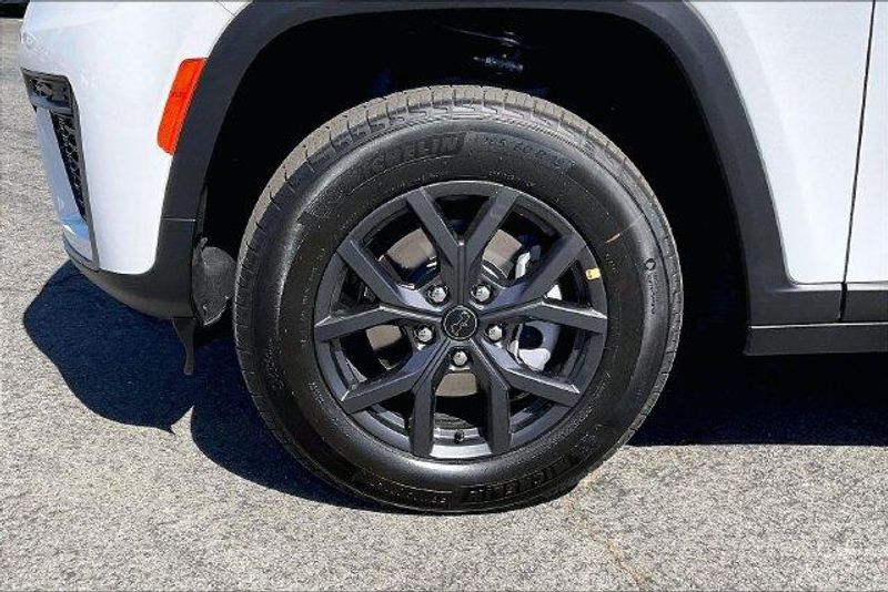 New 2027 Jeep Grand Cherokee Laredo Altitude 4x4Image 10