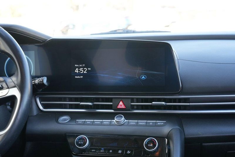 Used 2024 Hyundai Elantra LimitedImage 23