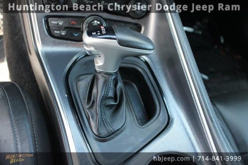 2015 Dodge Challenger SXTImage 17