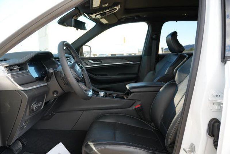 Used 2024 Jeep Grand Cherokee L OverlandImage 10