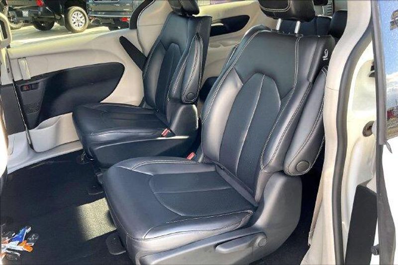 Used 2023 Chrysler Pacifica Hybrid Touring LImage 25