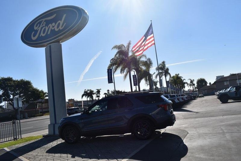 2025 Ford Explorer STImage 25