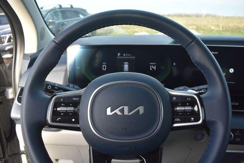 New 2026 Kia Carnival Hybrid EXImage 32
