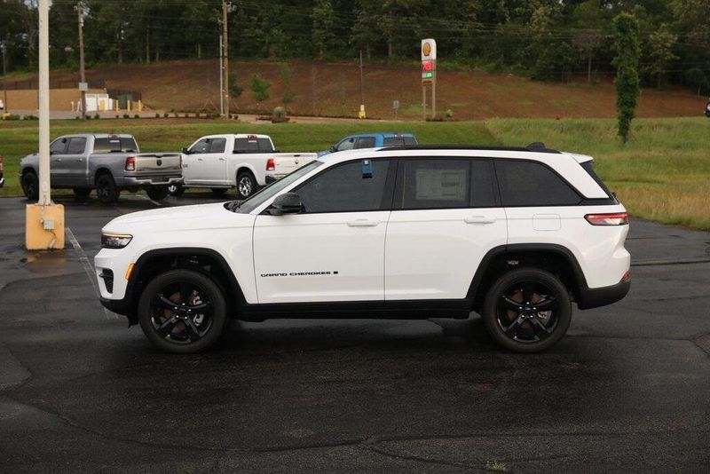 2025 Jeep Grand Cherokee Altitude 4x2Image 8