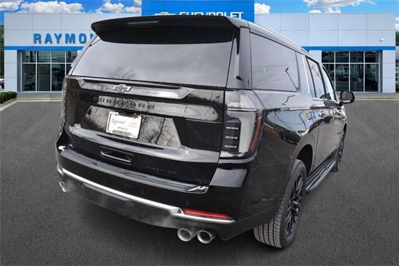 2025 Chevrolet Suburban PremierImage 3