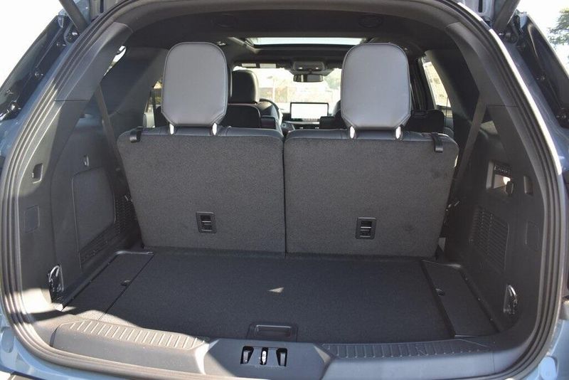 2025 Ford Explorer STImage 5