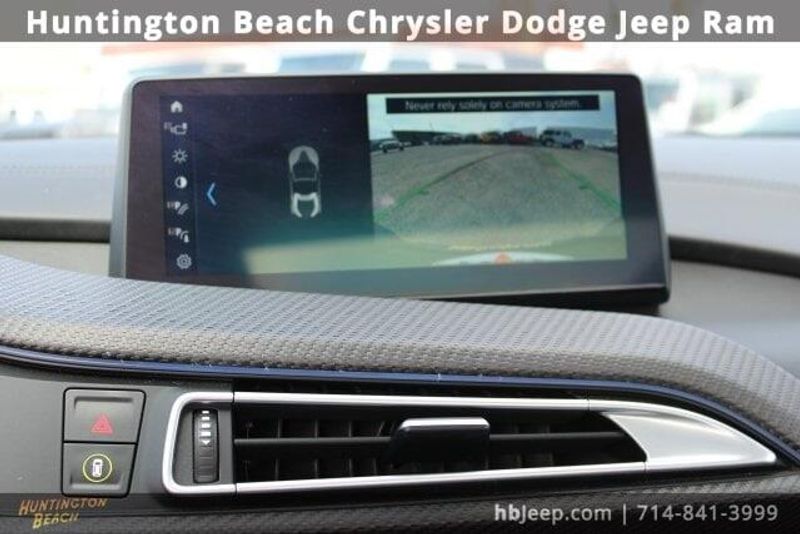 2019 BMW i8 BaseImage 31