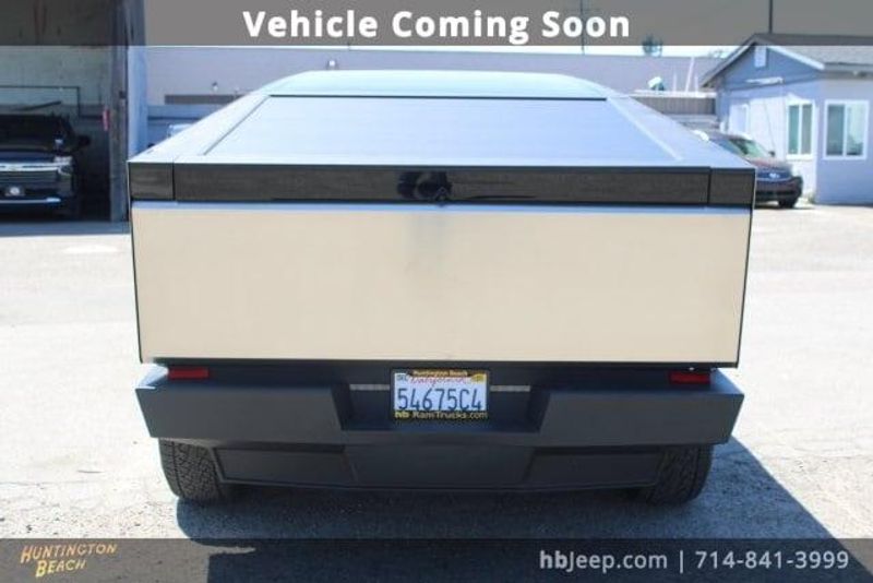 2024 Tesla Cybertruck BaseImage 8
