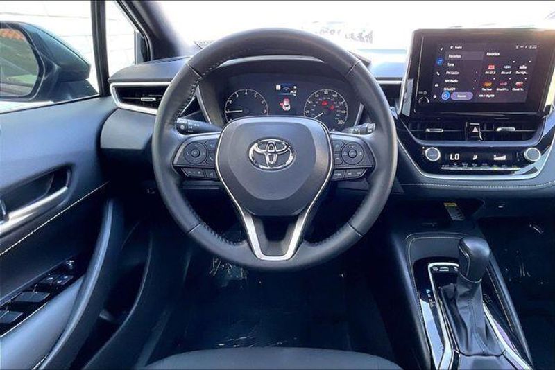 Used 2025 Toyota Corolla Hatchback SEImage 4