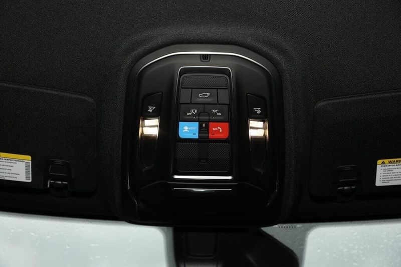 2025 Jeep Grand Cherokee Altitude 4x2Image 28
