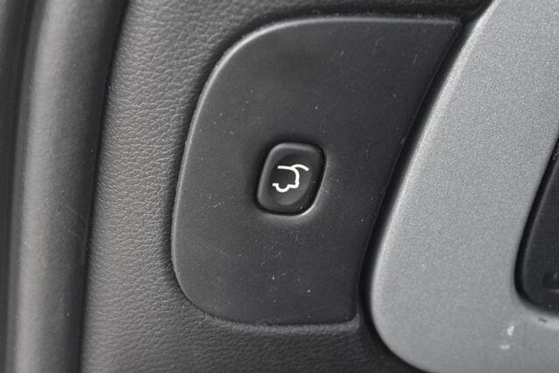 Used 2018 Jeep Cherokee LimitedImage 16