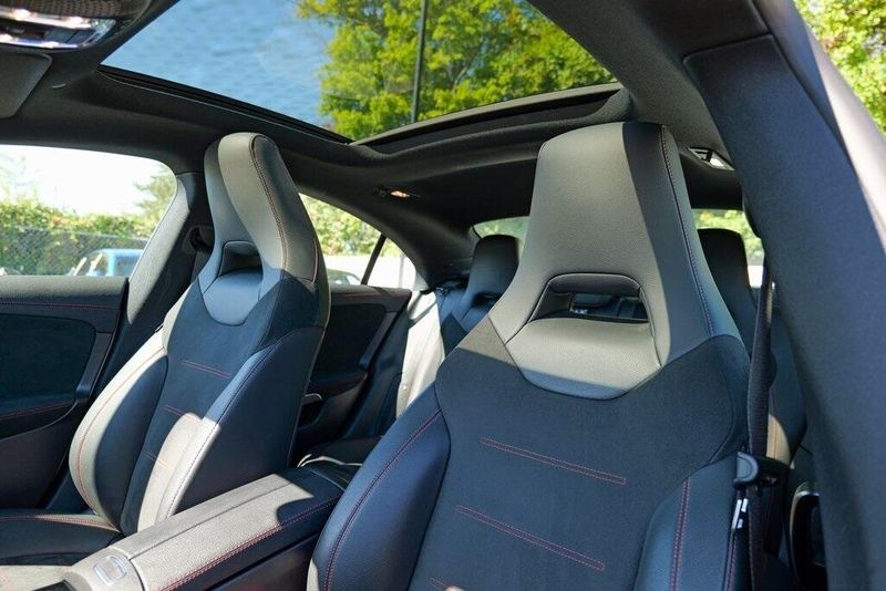 2022 Mercedes Benz CLA 250 photo 21